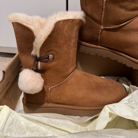 UGG Irina Star Charm boots - Picture 8 of 10